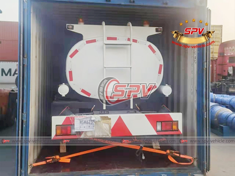 4,000 Litres Refueling Tank Truck ISUZU - Loading into Container 4,000 Litres Refueling Tank Truck ISUZU - Loading into Container